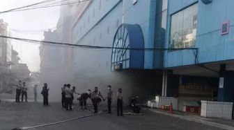 Damkar Beri Keterangan Resmi Soal Plaza Pondok Gede Kebakaran