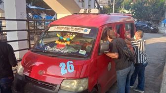 Rampok dan Pukuli Wanita Pakai Kunci Roda di Angkot, IS Ternyata Sopir Tembak