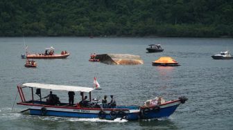 Fokus Evakuasi Kapal Pengayoman IV, Lalu Lintas Kapal Menuju Cilacap Sementara Ditutup