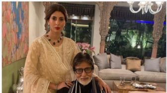 Kenang Masa Jaya, Amitabh Bachchan Bagikan Foto Lawas: Orang Ngantre Film Saya