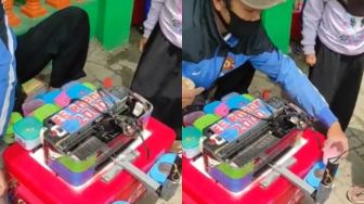 Viral Video Es Robot Murah Meriah, Publik Salfok Lihat Kecanggihan Mesinnya