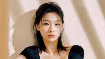 9 Potret Jung Ho Yeon di Luar Drama, Beda dengan &#039;Kang Sae Byeok&#039; di Squid Game