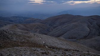 Situs arkeologi Gunung Nemrut di Adiyaman, Turki, Kamis (16/9/2021). [Yasin AKGUL / AFP]