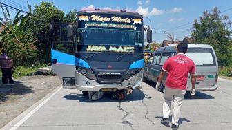 Pulang Sekolah, Kakak Adik di Bojonegoro Tewas Dihantam Bus