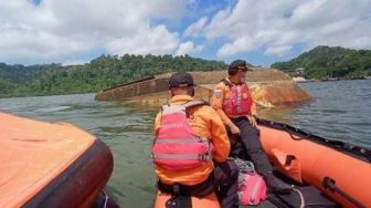 Kapal Milik Kemenkumham Tenggelam di Nusakambangan, 2 Tewas, 5 Selamat