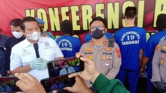 Polres Ciko Tangkap Empat Tersangka Sindikat Ganjal Kartu ATM, Satu DPO