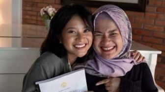 Keren, Anak Ikke Nurjanah Lulus dengan IPK Tertinggi di Fakultas Hukum UI