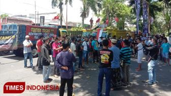 Ratusan Sopir Truk Demo di Kantor Bupati Banyuwangi, Tuntut Penegakan Batas Muatan