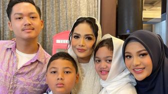 Aurel Hermansyah Bersyukur Keluarga Anang dan KD Akur Sebelum Anak Lahir