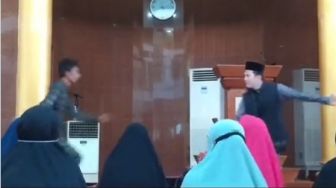 Viral Video Ustaz Abu Syahid Chaniago Diserang OTK di Masjid, Begini Kronologinya