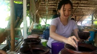 Ramainya Warung Cendol Selebgram Cantik Kediri Ini