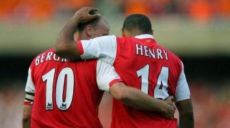 Thierry Henry - Dennis Bergkamp, Duet Maut yang Sukses Jadikan Arsenal The Invincibles