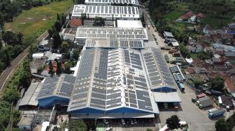 Danone Aqua Resmikan PLTS Atap di Pabrik Terbesar Indonesia