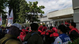 Miris! Aktif Berserikat, Buruh di Semarang Malah Kena PHK