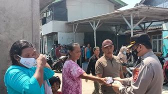 Kapolres Cirebon Kota Salurkan Bansos di Dua Lokasi Berbeda
