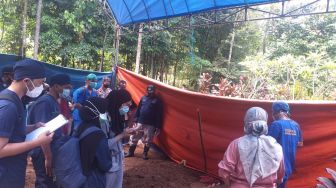 Makam Korban Miras Oplosan di Pandeglang Tiba-tiba Dibongkar Polisi