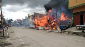 Kebakaran di Siborongborong Sumut Hanguskan 10 Kios dan 5 Rumah Warga