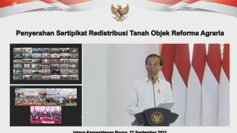 Presiden Jokowi Serahkan 124.120 Sertifikat Tanah Hasil Redistribusi, Begini Pesannya