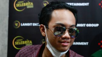 Personil Warkopi Dimas Kusnandi (Kasino), saat ditemui di Kawasan Ciledug, Jakarta Selatan, Rabu (22/9/2021). [Suara.com/Alfian Winanto]