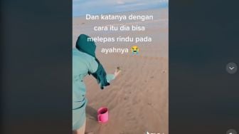 Wanita Selalu Tabur Bunga di Laut Setiap Malam Jumat dan 5 Berita Viral Lainnya