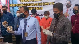 Jual Kosmetik Ilegal di Facebook, Pasutri di Palembang Ditangkap Polisi
