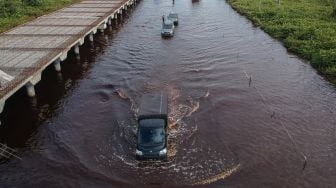 Banjir Rendam Jalan Trans Kalimantan Sepanjang 2,5 Kilometer