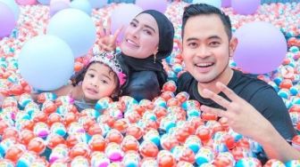 Gilang Widya Pramana 'Crazy Rich Malang' Beri Hadiah Ultah Sang Anak 1 Truk Kinder Joy