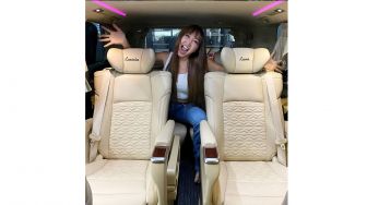 Potret Lucinta Luna Pamer Interior Baru Toyota Alphard Miliknya, Serasa Kapal Jet