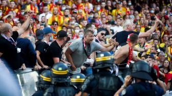 Demi Kacaukan Fokus Tim Lawan, Fan Lille Onani di Lapangan