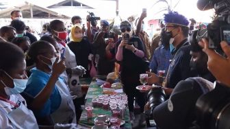 Sandiaga Uno Diminta Promosikan Es Krim Sagu Asal Kampung Yoboi