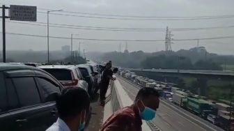 Ruas Tol Jakarta-Cikampek Macet Panjang, Ini Penjelasan Jasa Marga