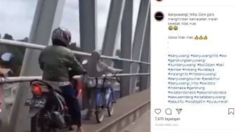 Viral! Kocaknya Pemotor Lewat Trotoar Hindari Macet Malah Terjebak Emak-emak