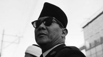 Pidato Berapi-api Sukarno pada Rapat Raksasa di Palembang 1960, Menerangkan Konsep Bernegara Manipol Usdek