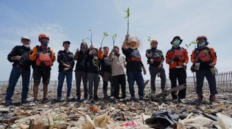 WCD 2021, Dompet Dhuafa Tanam 1.000 Bakau dan Sulap Sampah Jadi Barang Recycle