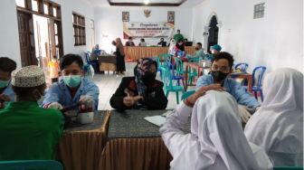 Kolaborasi dengan PMM UMM, Desa Bocek Adakan Vaksinasi untuk Warganya