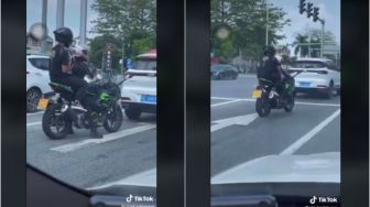 Bikin Melongo, Viral Aksi Wanita Ganti Boncengkan Pacar Padahal Naik Motor Sport