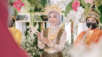 Kenakan Baju Adat Aceh, Ini 8 Momen Ria Ricis Tampilkan Tarian Ratoh Jaroe saat Lamaran