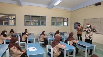 Sidak di SMKN 1 Tengaran, Ganjar Pranowo Ancam Belajar Kembali Daring Gara-gara Ini