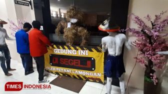 Unjuk Rasa Tuntut Kesejahteraan Petani, Mahasiswa Segel Gedung DPRD Lamongan