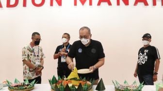 Doa dan Potong Tumpeng di Stadion Manahan, PT LIB: Liga 2 Siap Digelar, Semoga Lancar