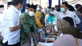 Ke Pondok Pesantren Buntet, Ahmad Muzani Saksikan Pelaksanaan Vaksinasi bagi Warga