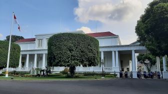 Cerita Tukang Kebun Istana yang Sudah Berfoto Bersama 6 Presiden