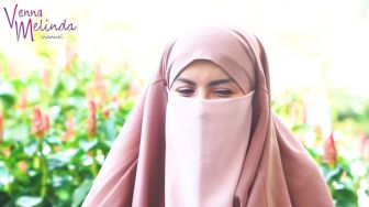 Alasan Five VI Bercadar: Orang Cantik Itu Sumber Fitnah Ya