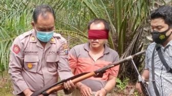 Dor! Seorang Ibu di Asahan Tertembak Senapan Anaknya Sendiri saat Kumpulkan Sawit