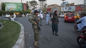 Sadis! Taliban Menggantung Mayat di Lapangan