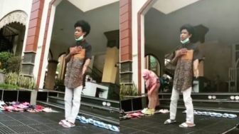 Viral Pemuda Beri Sambutan Tamu yang Datangi Masjid, Aksinya Tuai Pujian