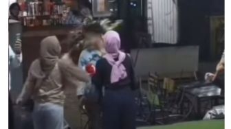 Viral! Tepergok Lagi Bareng Cewek Lain, Cowok Ini Disiram Minuman Pacarnya