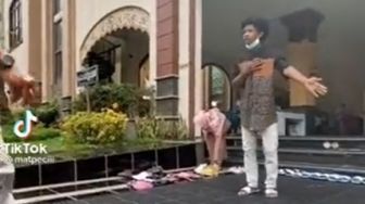 Viral Aksi Bocah Pengurus Masjid Bikin Hati Adem: Jarang Ada Seperti Ini