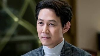 Masuk Nominasi, Lee Jung Jae Dipastikan Tak Hadiri Golden Globes 2022