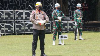 Anggota TNI dan Polri melaksanakan gladi kotor upacara Hari Kesaktian Pancasila di Monumen Pancasila Sakti, Lubang Buaya, Jakarta, Selasa (28/9).